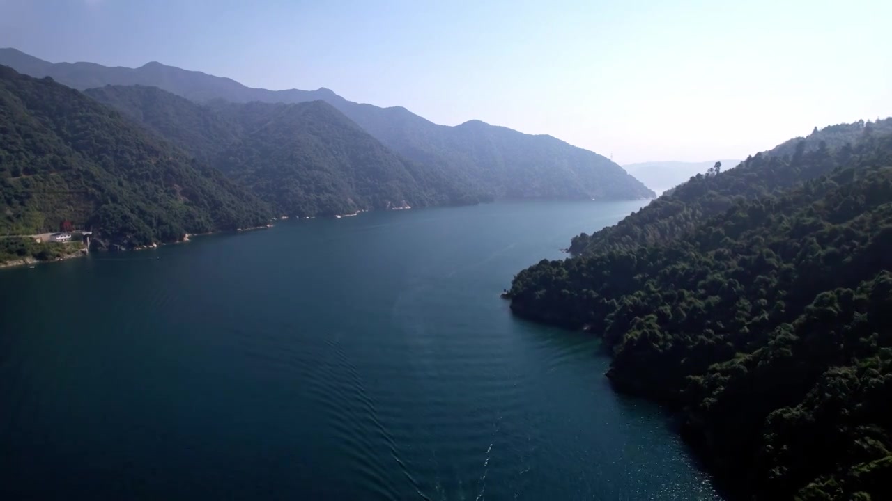 郴州东江大坝 发电 水电站 东江湖 群山江面江水发电站湖泊大坝航拍视频素材