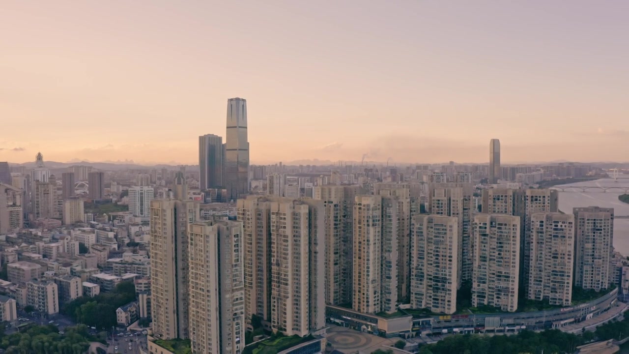 傍晚时分柳州市中心建筑群航拍视频素材