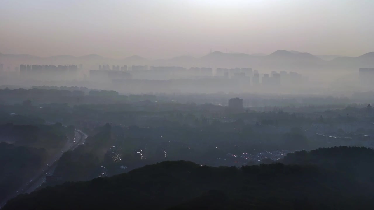 晨雾中的南京城市和街区视频素材