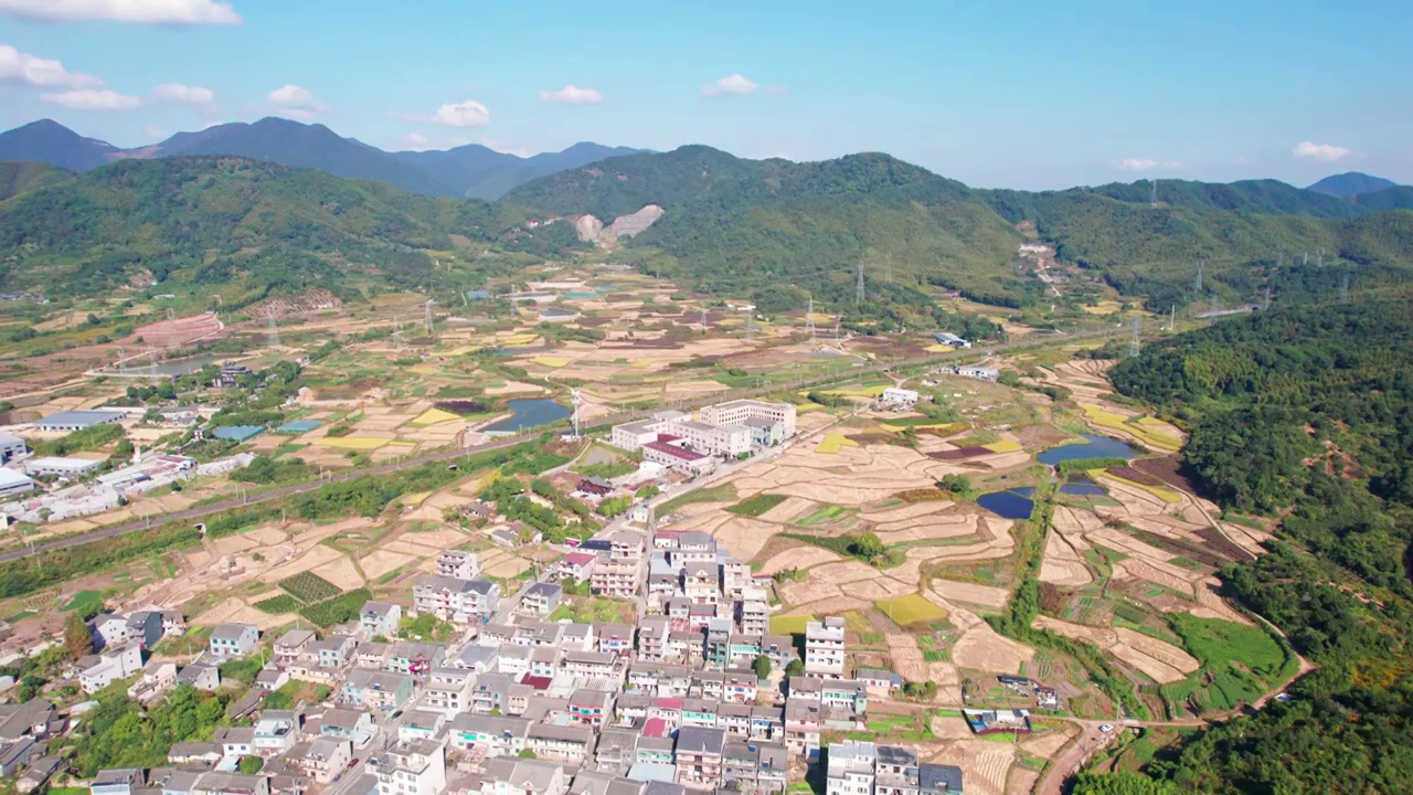 浙江省宁波宁海西店香石村秋天自然建筑风景航拍视频素材