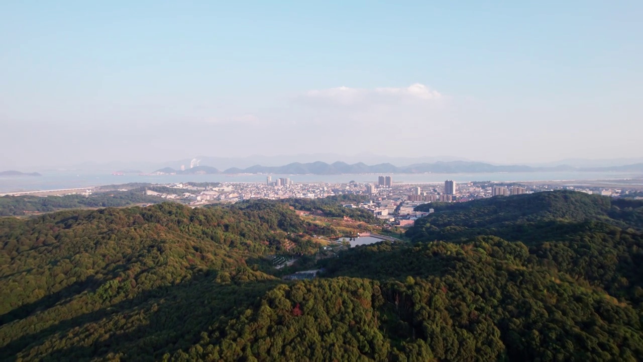 浙江省宁波市宁海县西店镇城镇秋天自然建筑风光航拍视频素材