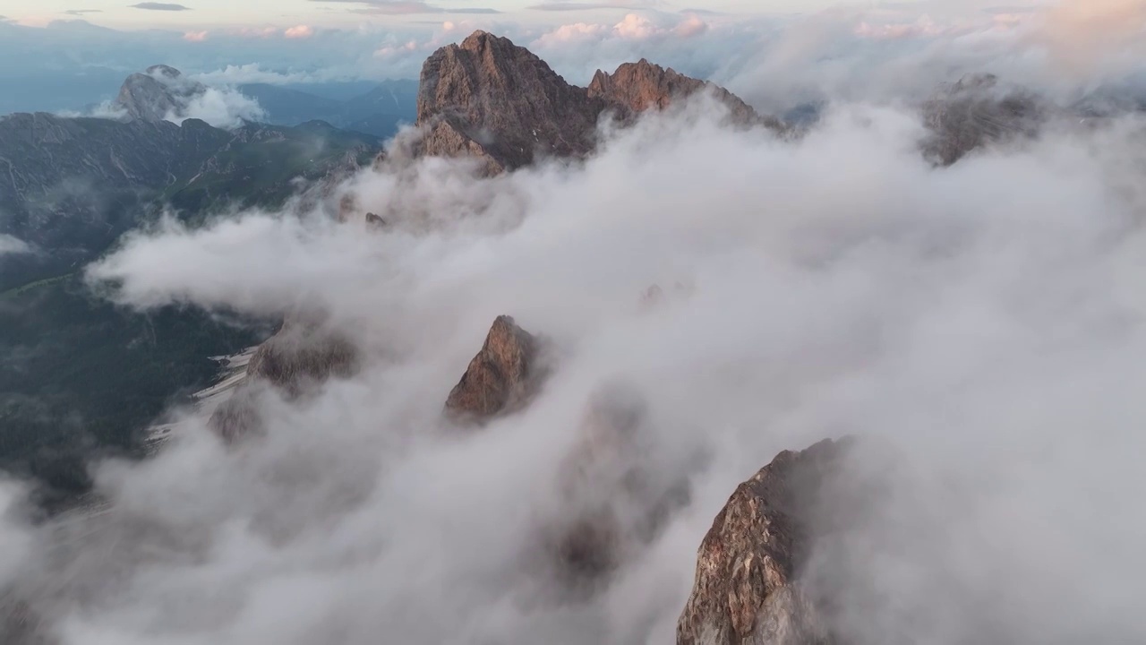 航拍意大利刀锋山视频素材