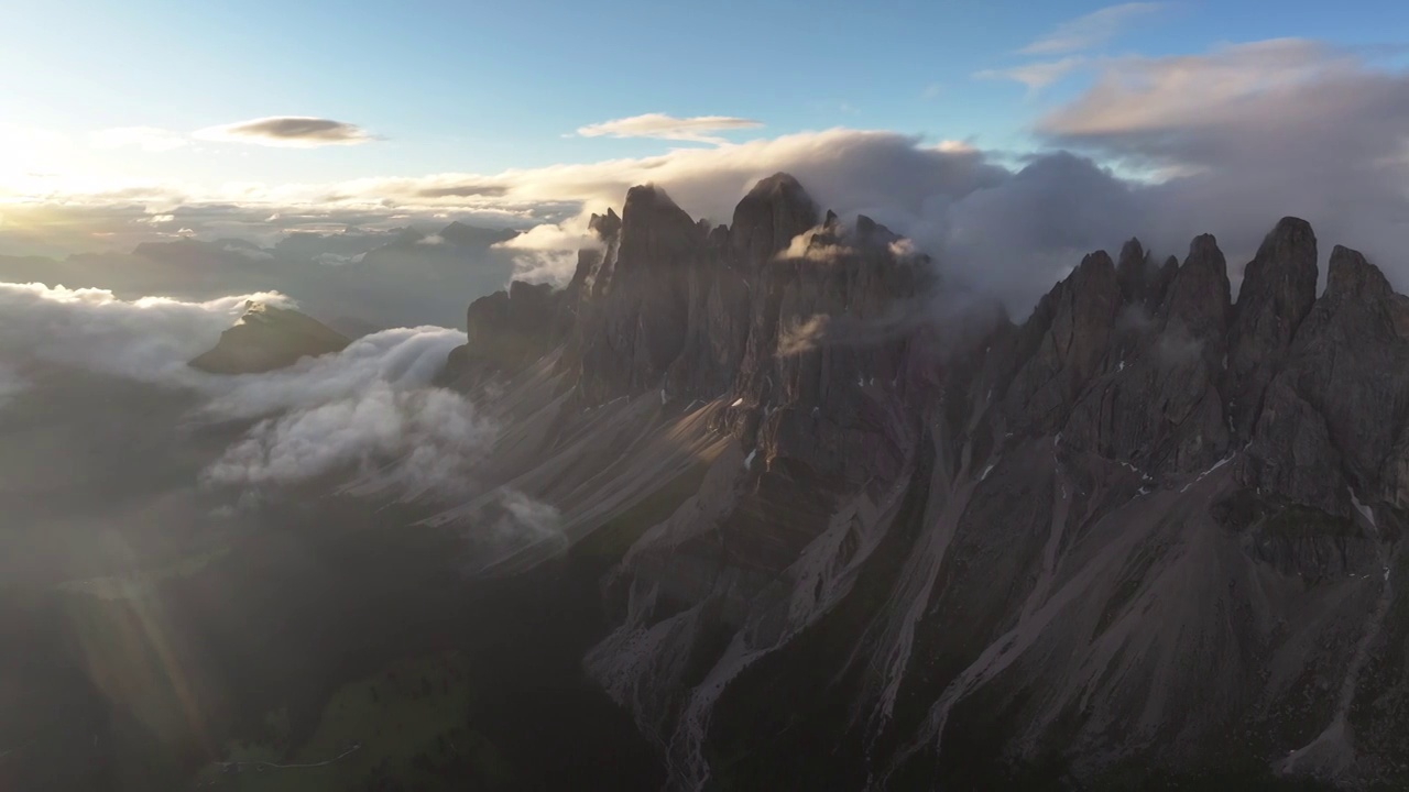 航拍意大利刀锋山视频素材