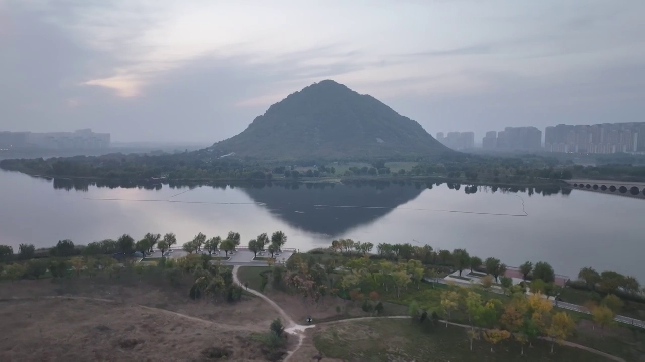 深秋的济南华山湖风景如画视频素材