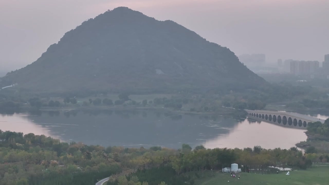 深秋的济南华山湖风景如画视频素材