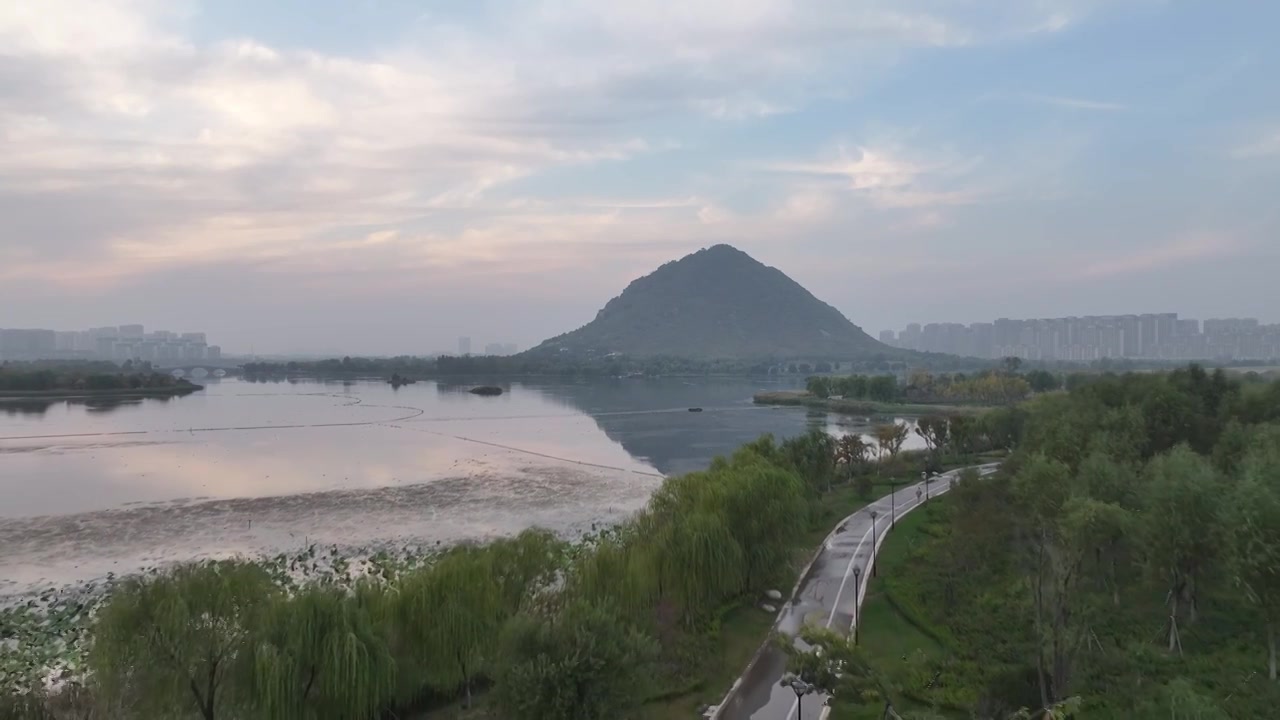 深秋的济南华山湖风景如画视频素材