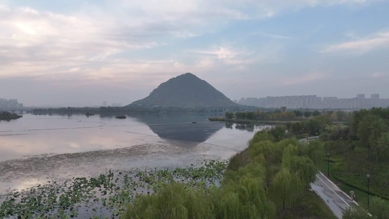 深秋的济南华山湖风景如画视频素材