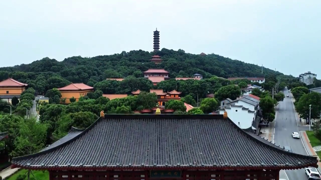 湖南岳阳圣安寺古寺庙历史人文航拍视频视频素材