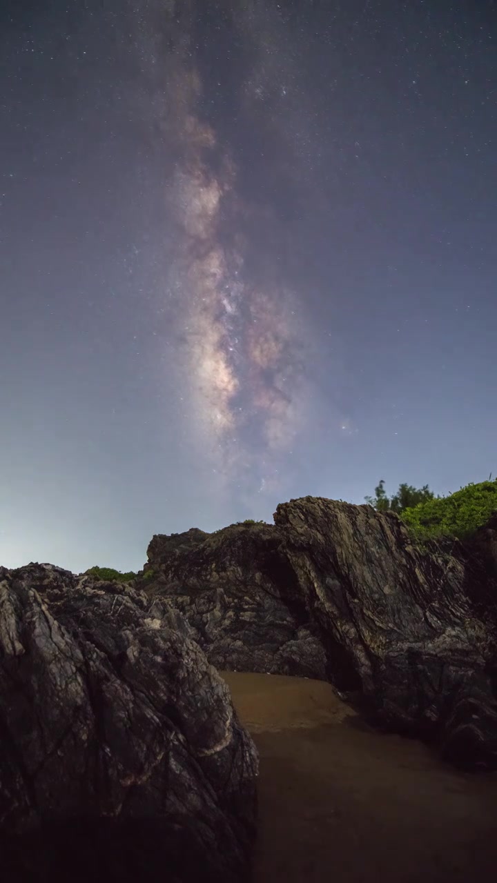 万宁山钦湾礁石银河视频素材