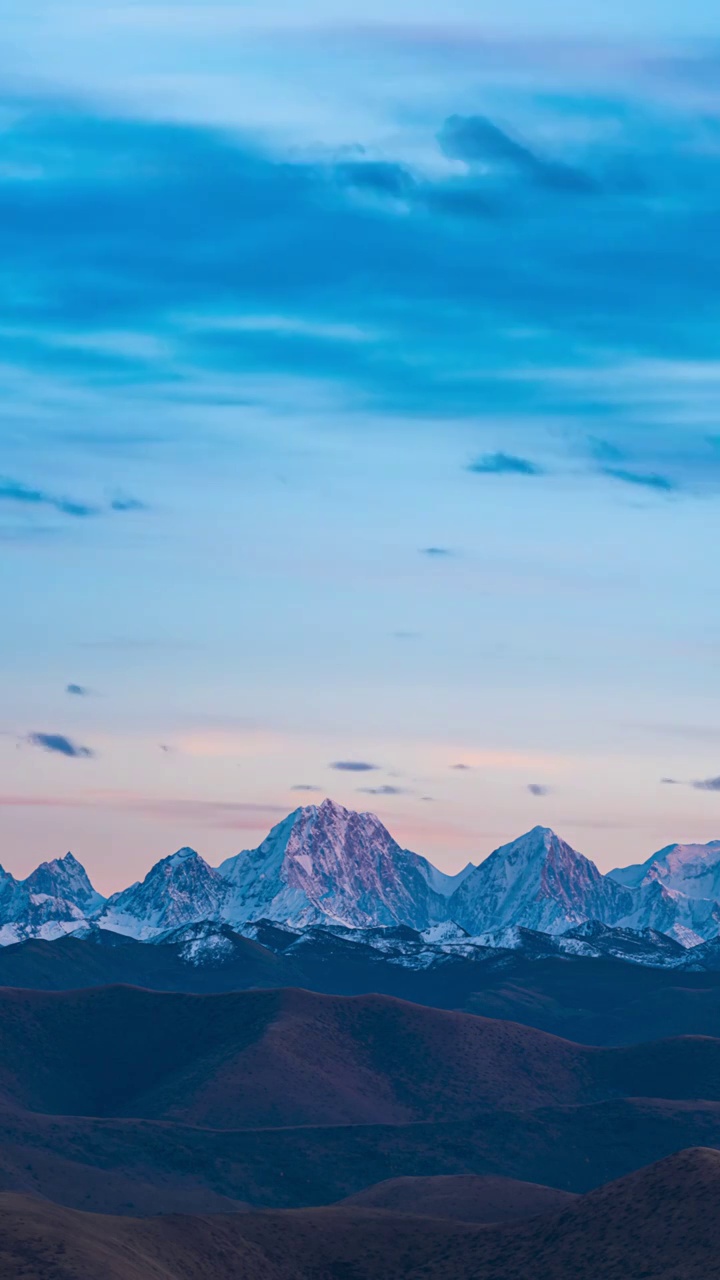 雅拉雪山白昼风光延迟视频素材