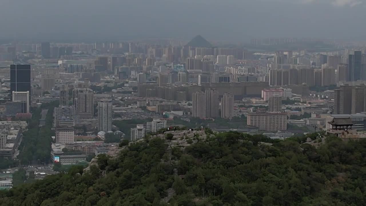 山东泉城济南千佛山与繁华夜景长焦航拍夜景俯视推进近距离视角震撼视频素材