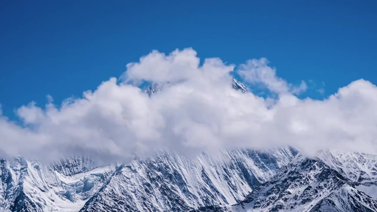 四川川西贡嘎雪山云雾延时视频素材