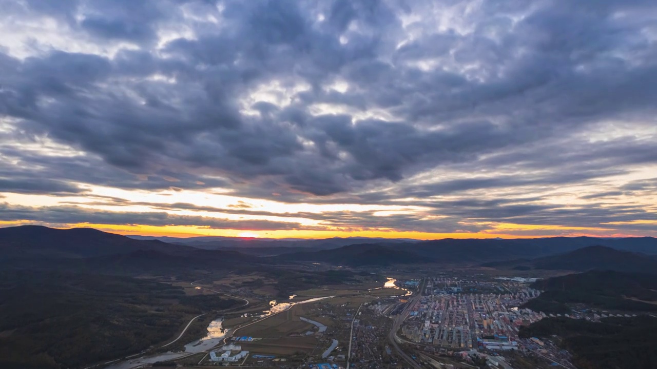 黑龙江省伊春市南岔县城镇日落夕阳自然风景航拍视频素材