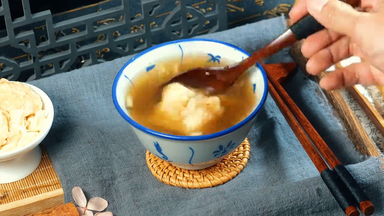 粤式传统鲜虾云吞馄饨小吃以新鲜大海虾为馅料加麻油精制而成鲜虾仁抄手广府地区早茶蒸煮点心茶馆精致小食视频下载