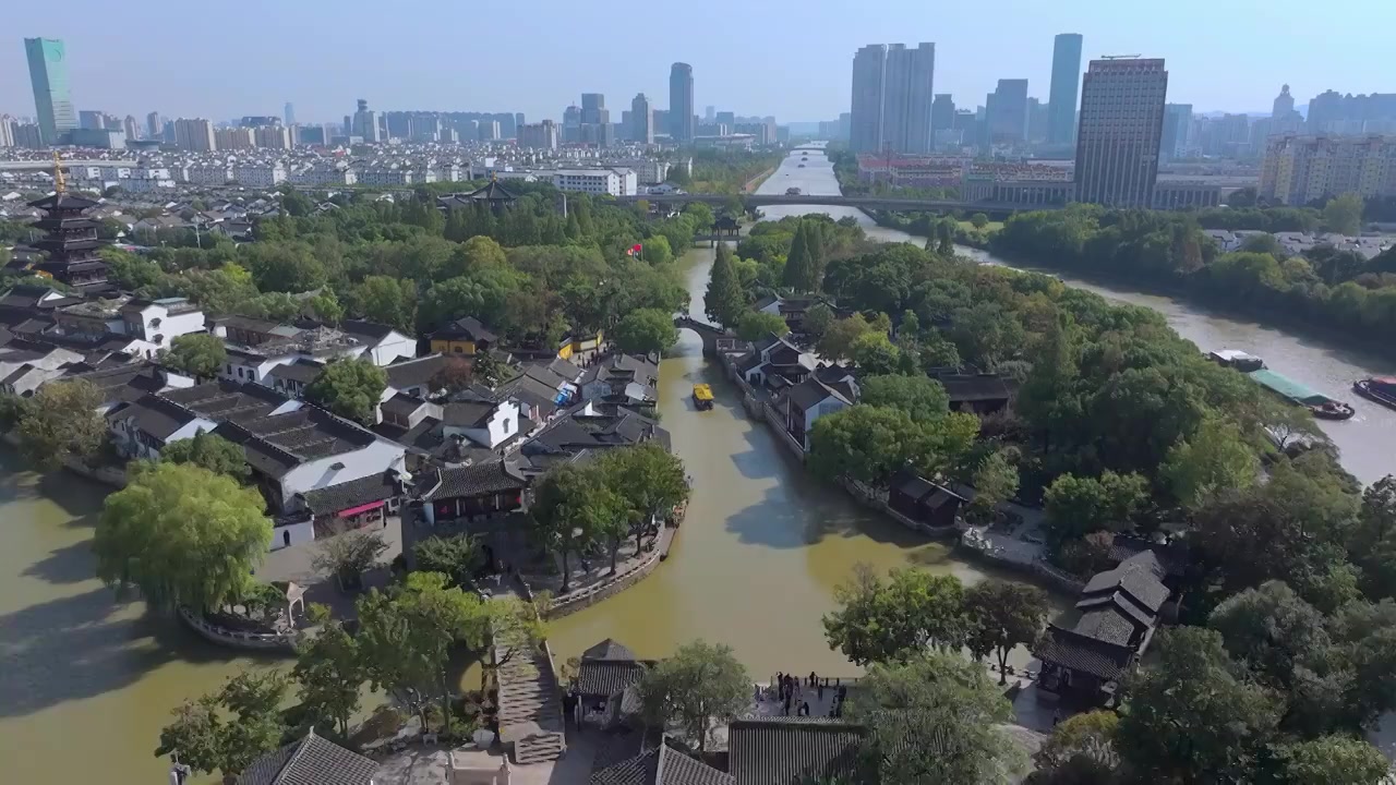 蓝天下的苏州姑苏城外寒山寺风景航拍视频素材