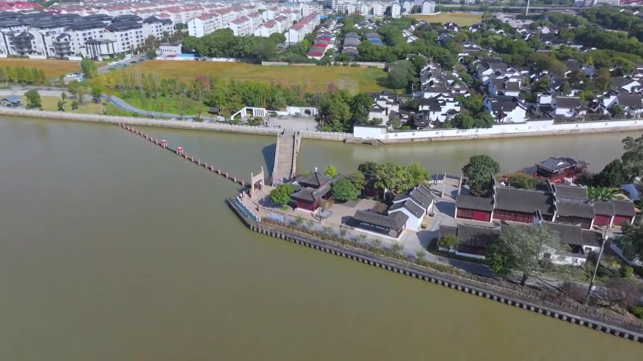 蓝天下的苏州姑苏城外寒山寺风景航拍视频素材