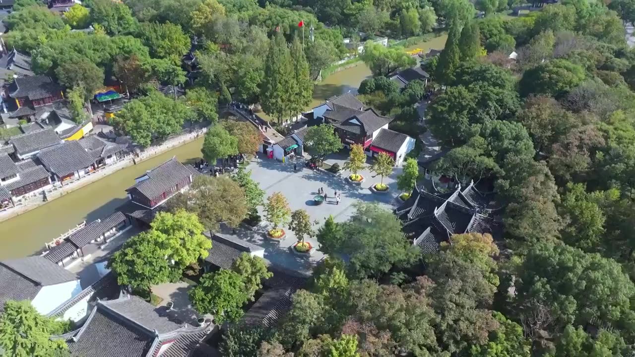 蓝天下的苏州姑苏城外寒山寺风景航拍视频素材