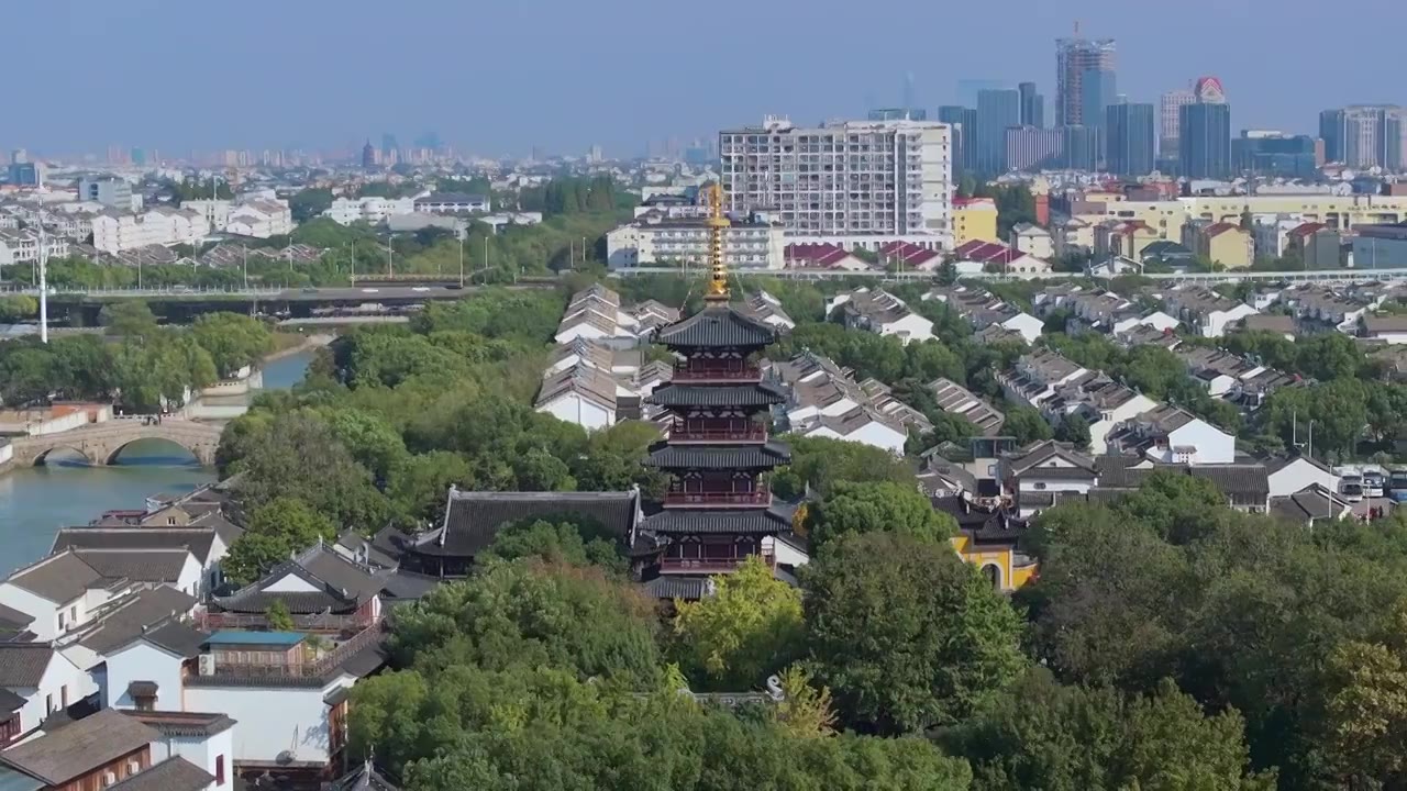 蓝天下的苏州姑苏城外寒山寺风景航拍视频素材