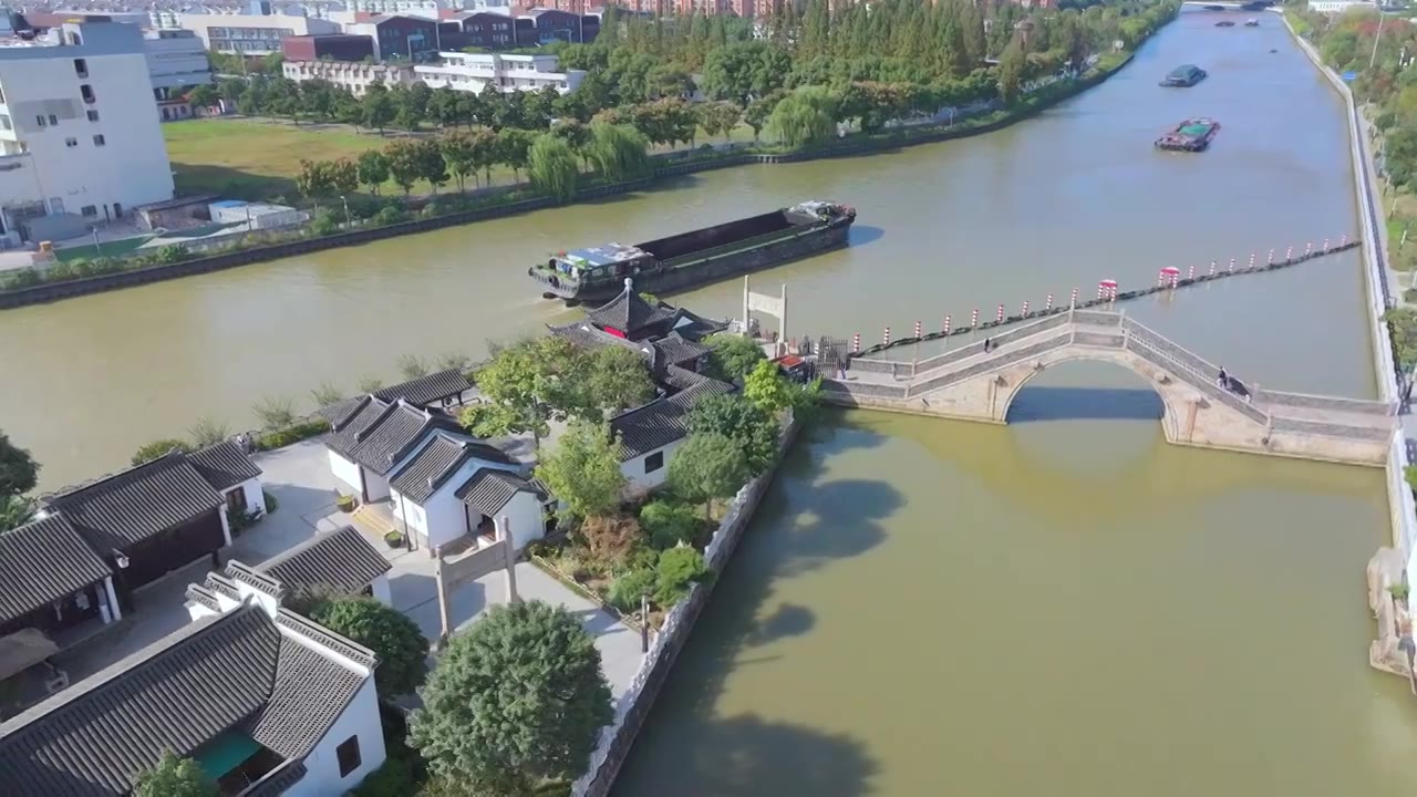 蓝天下的苏州姑苏城外寒山寺风景航拍视频素材