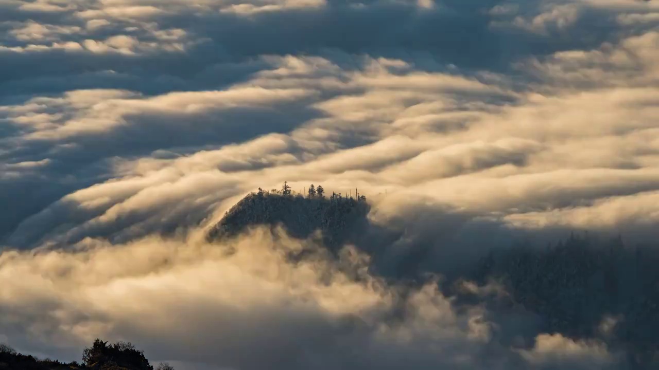 牛背山日出云海翻涌视频素材