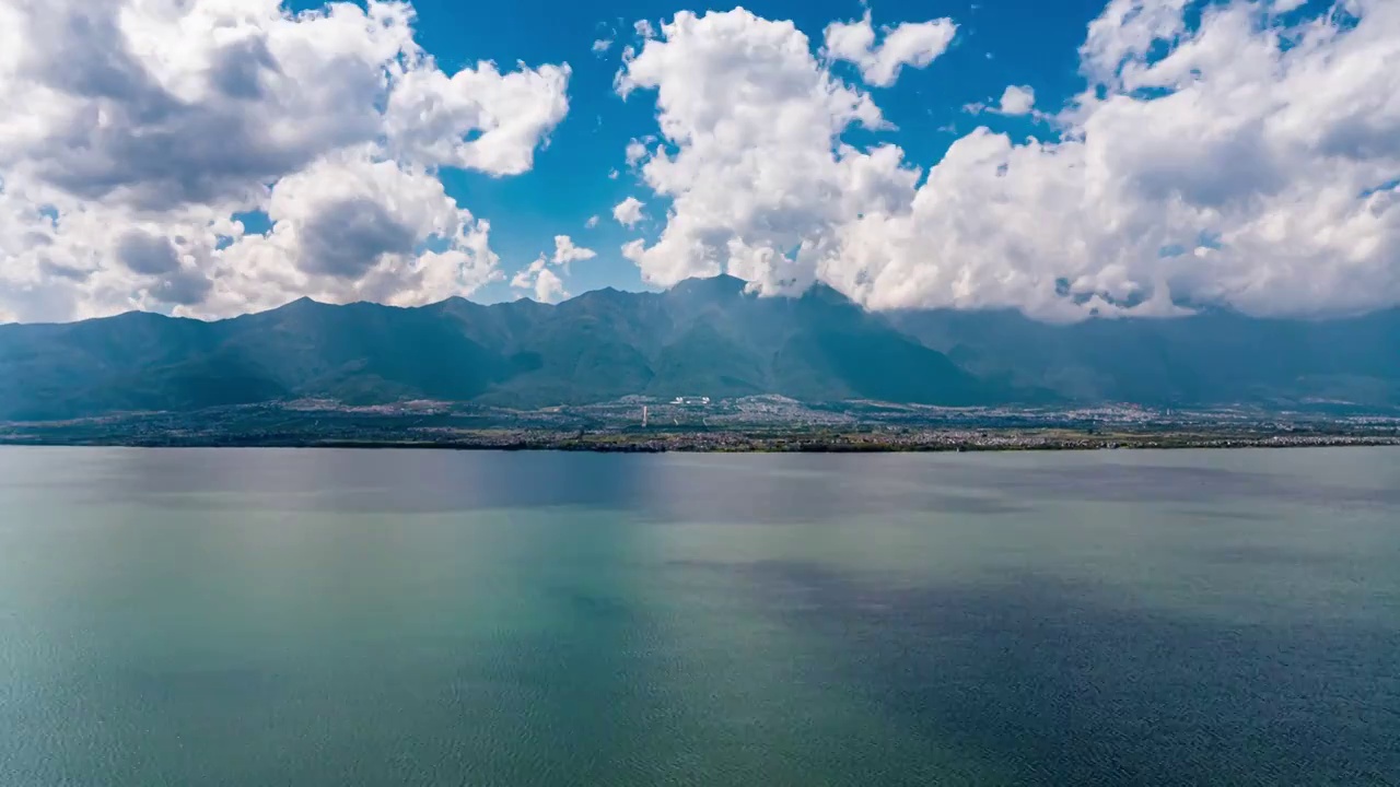 云南大理苍山洱海蓝天白云航拍延时摄影视频素材