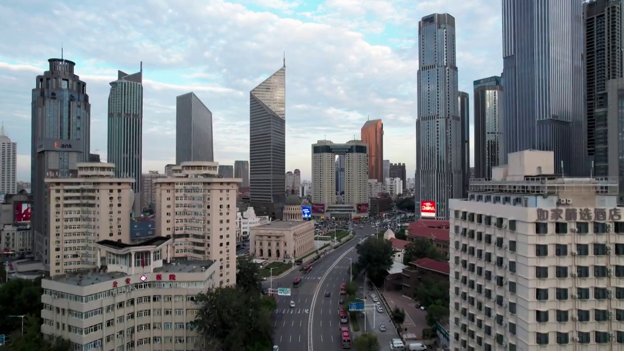 天津市区音乐厅小白楼商圈城市建筑街道夜景航拍视频素材