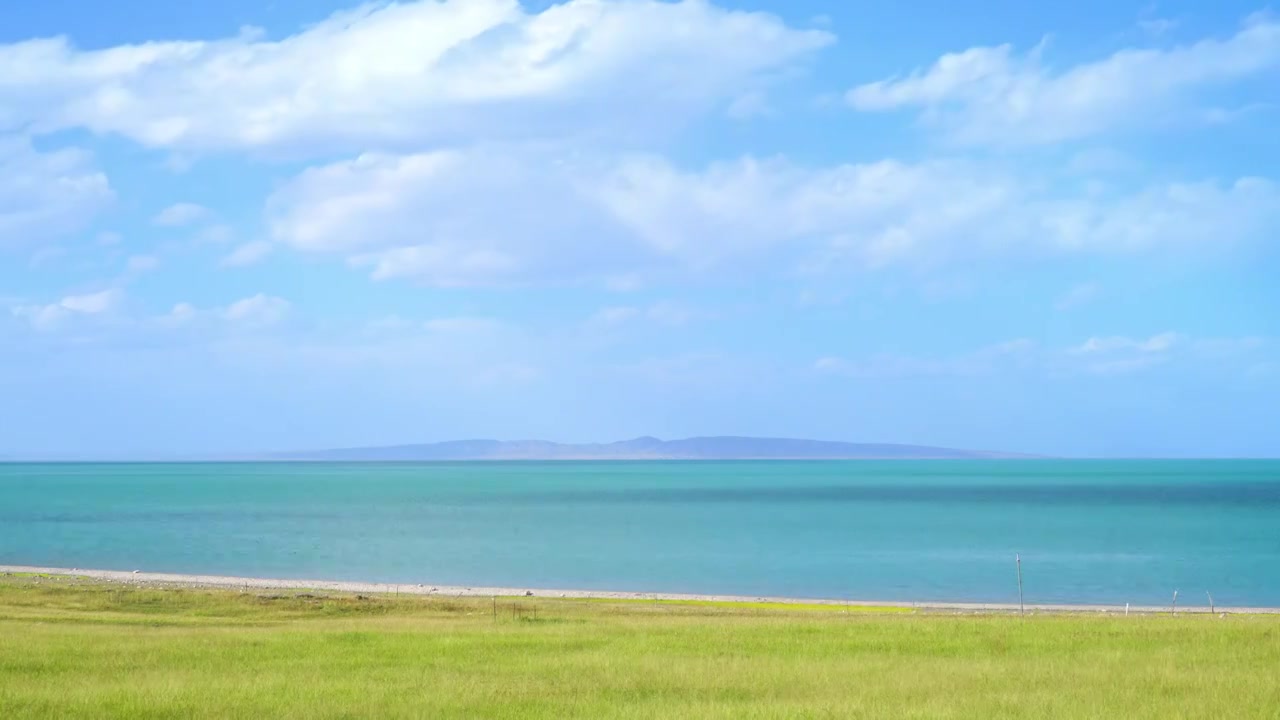 青海湖草地蓝天白云延时视频素材