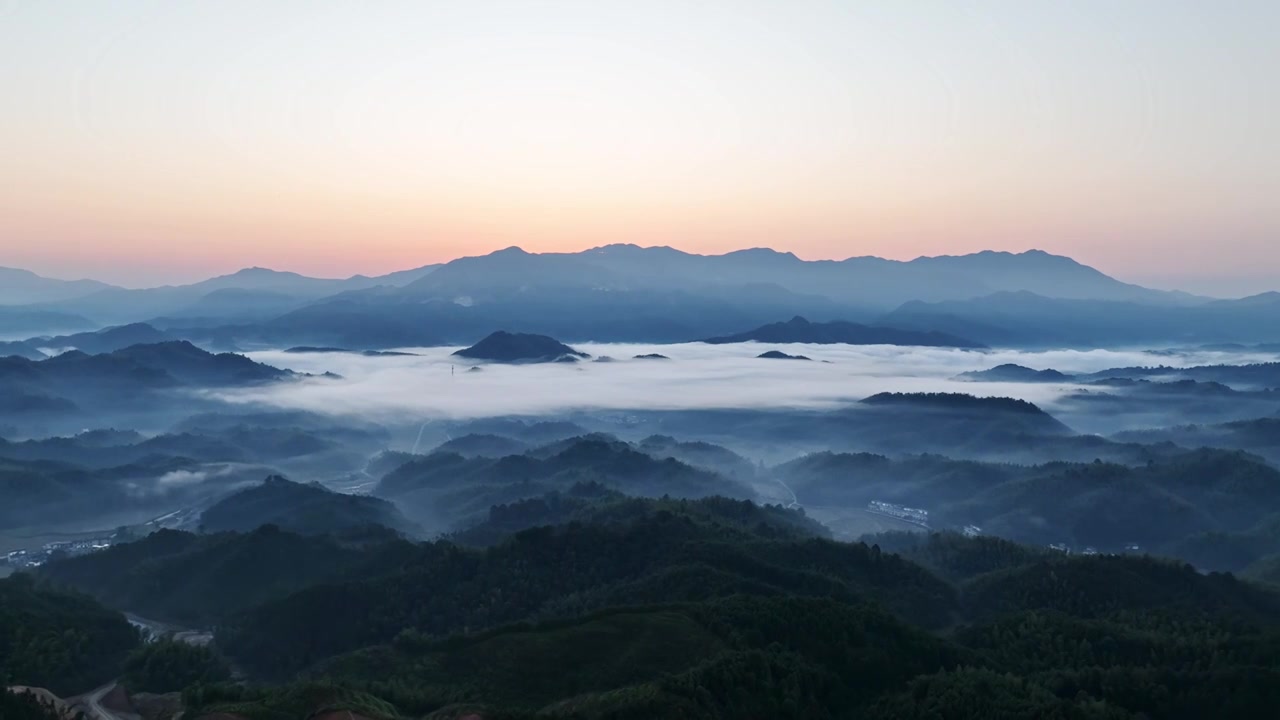 晨雾中的光影视频素材