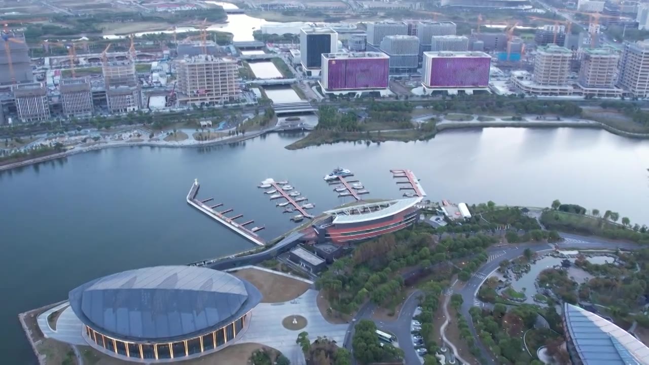 上海滴水湖，朵云图书馆视频素材