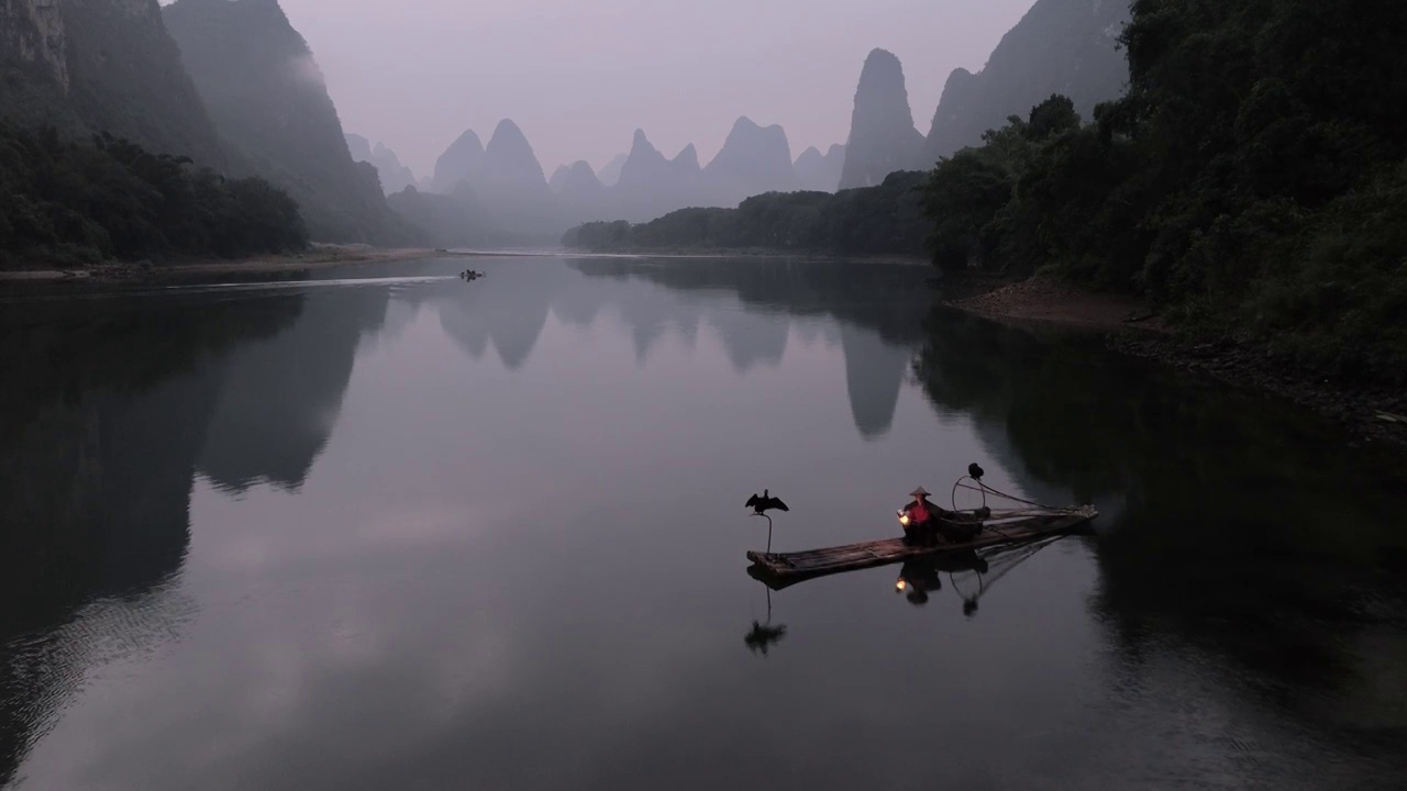 桂林山水和漓江风光渔翁桂林 诗画山水 中国山水风光 山水 山水风光漓江 漓江 广西风景 旅游宣传片视频素材