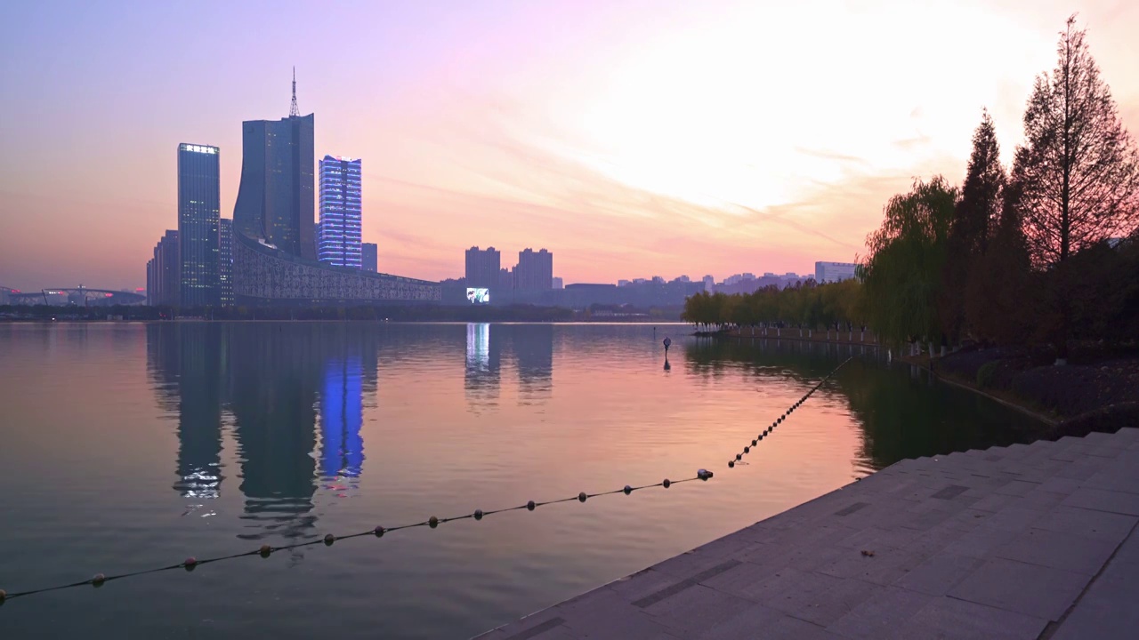 4K 安徽省 合肥市 夜景 地面视角 天鹅湖 空镜视频视频素材