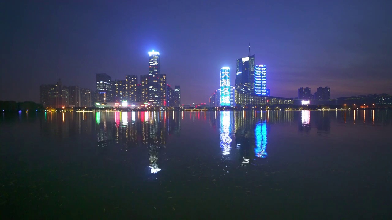 4K 安徽省 合肥市 夜景 地面视角 天鹅湖 空镜视频视频素材