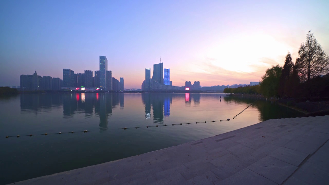 4K 安徽省 合肥市 夜景 地面视角 天鹅湖 空镜视频视频素材