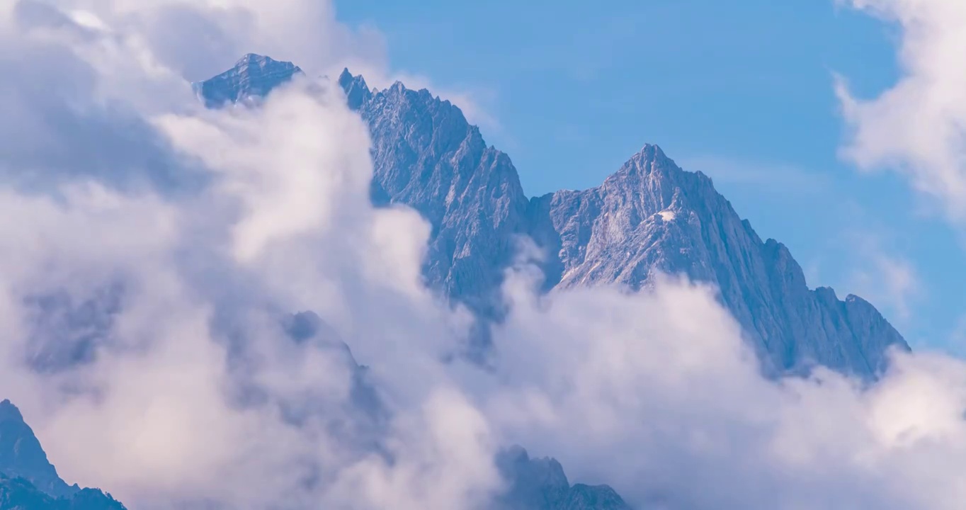 玉龙雪山的风起云涌视频素材