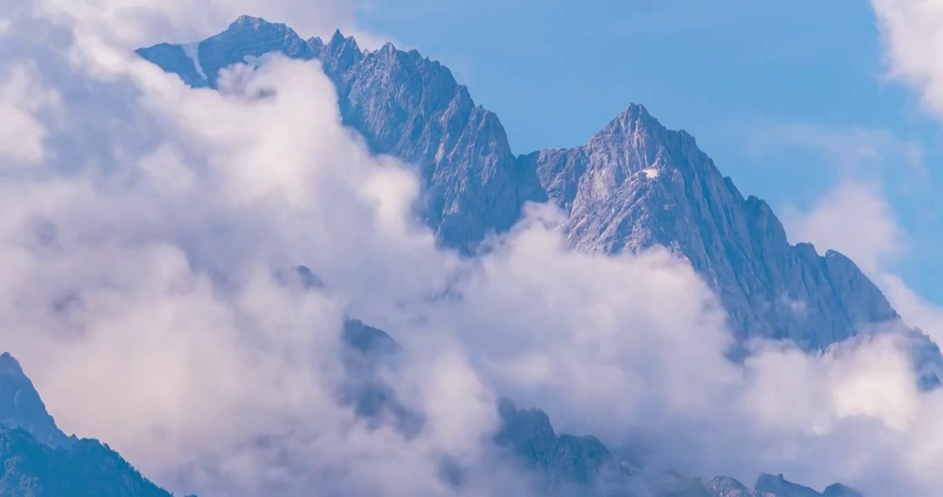 玉龙雪山的风起云涌视频素材