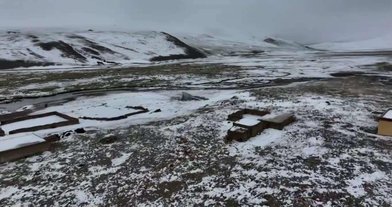 航拍西藏阿里普兰县大雪纷飞视频素材