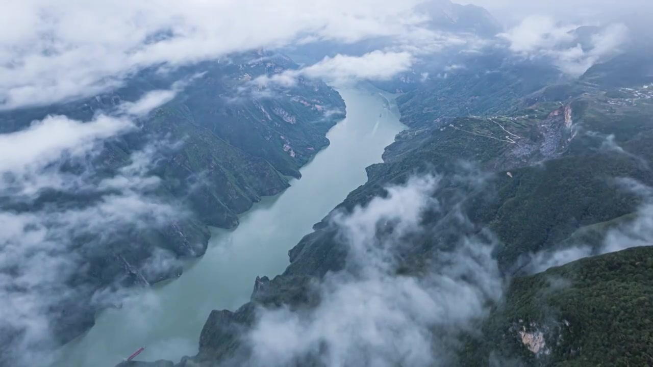 8K长江三峡巫峡雾上长江自然风光延时视频素材