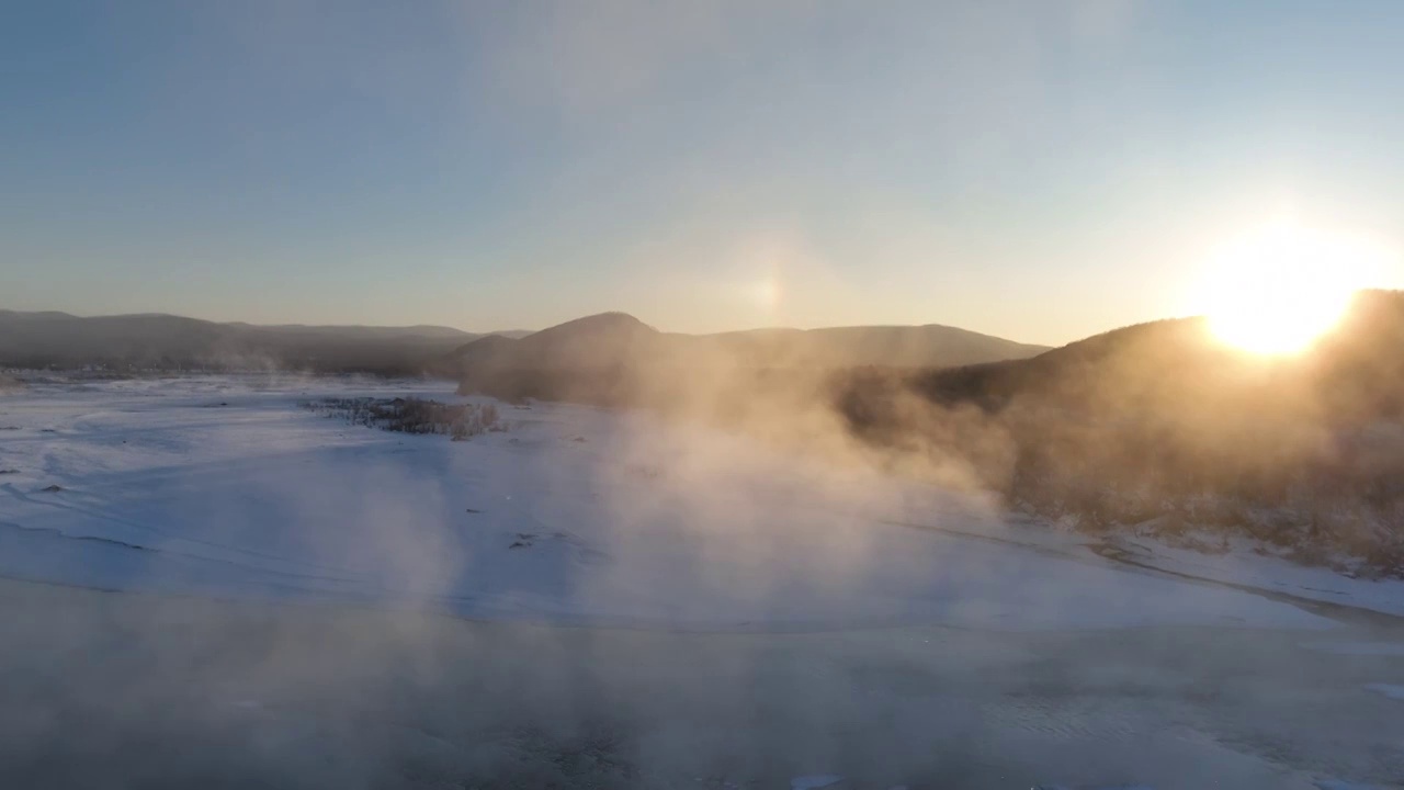 大兴安岭林海雪原冰河冻雾朝阳视频素材