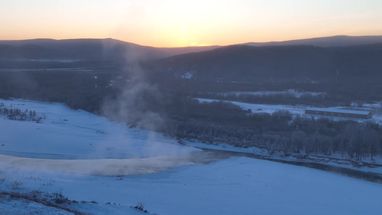 大兴安岭林海雪原冰河冻雾朝阳视频素材