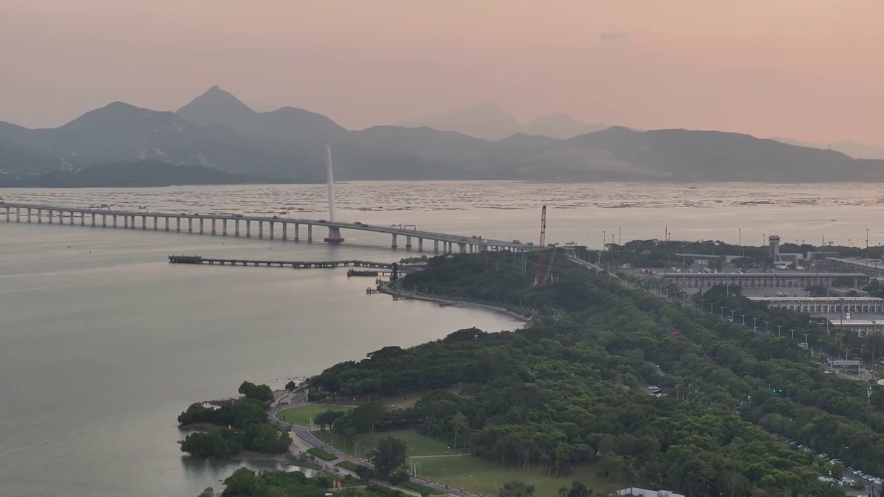 广东省深圳市南山区深圳湾一号华润大厦人才公园航拍视频素材