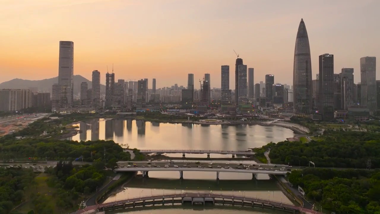 广东省深圳市南山区深圳湾一号华润大厦人才公园夜景航拍延时摄影视频素材