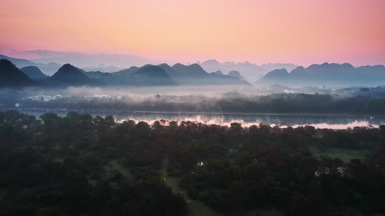 秋季江边平流雾日出视频素材