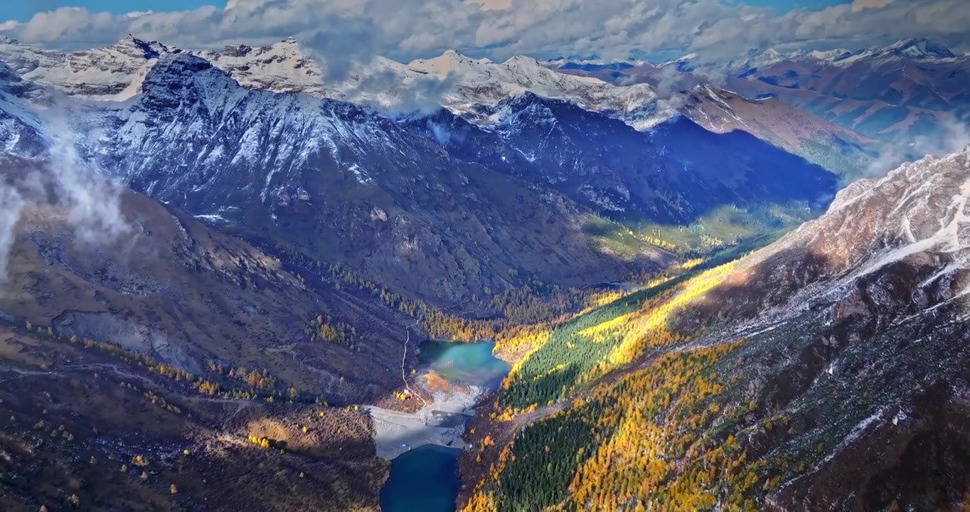 秋季 川西 高原 雪山 森林 湖泊  海子 溪流 玛嘉沟  风景视频下载