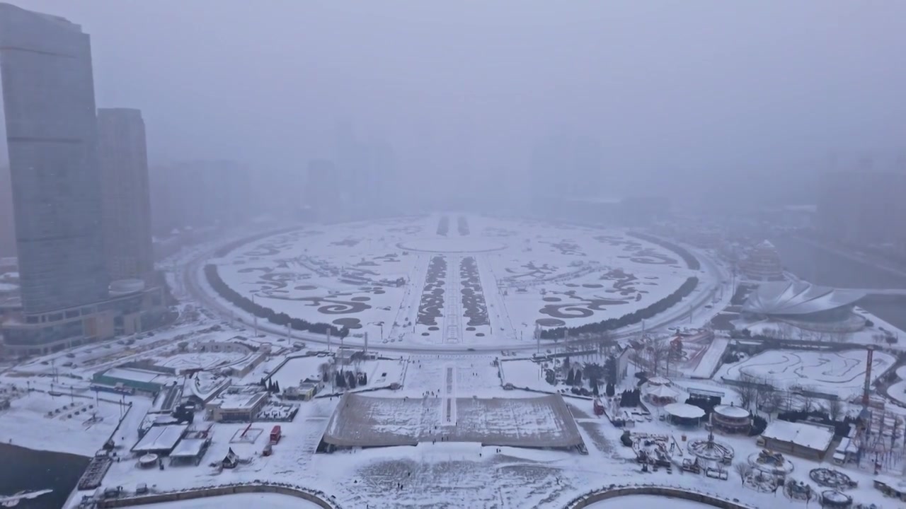 4K 航拍 雪中的大连星海广场视频下载