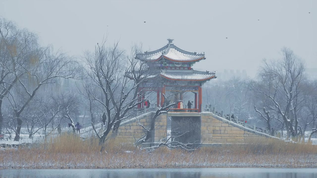 升格拍摄北京颐和园冬季雪景视频素材