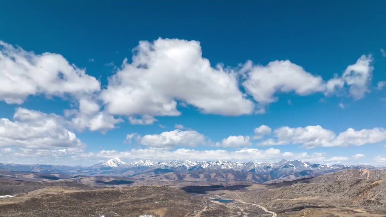 无人机延时拍摄高原上天空云景视频素材