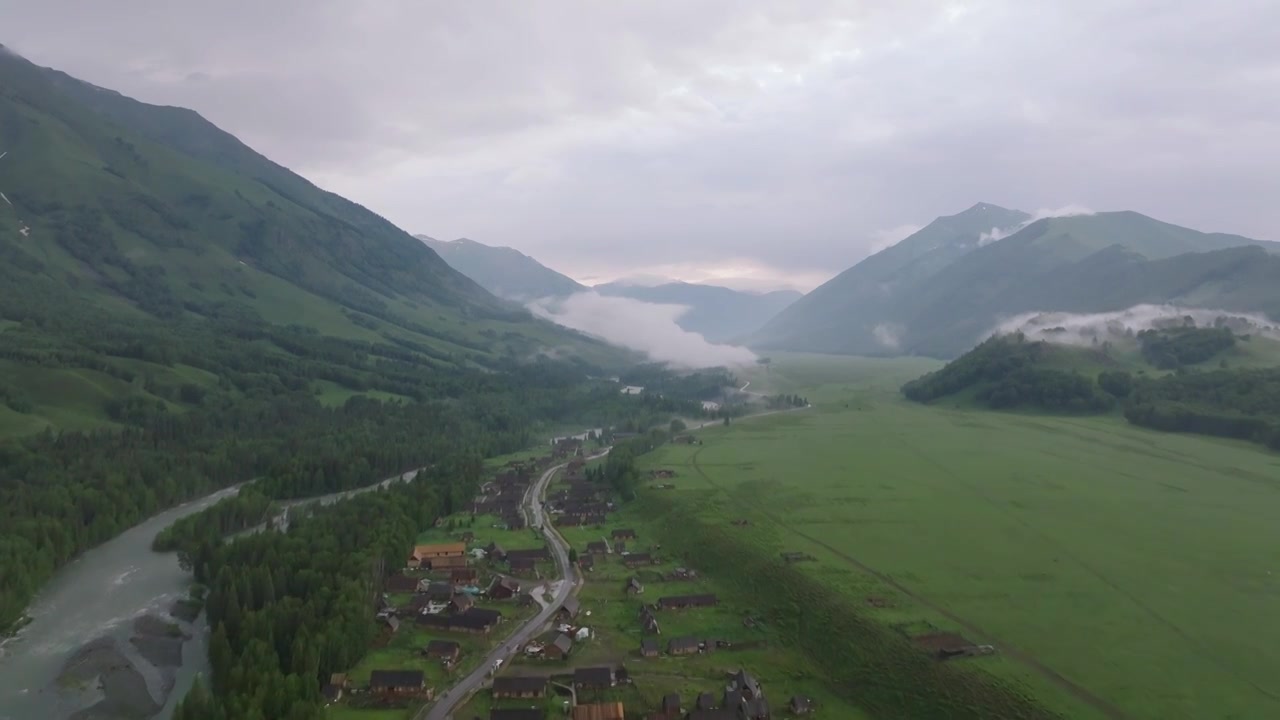 航拍夏天的新疆禾木村风景视频素材