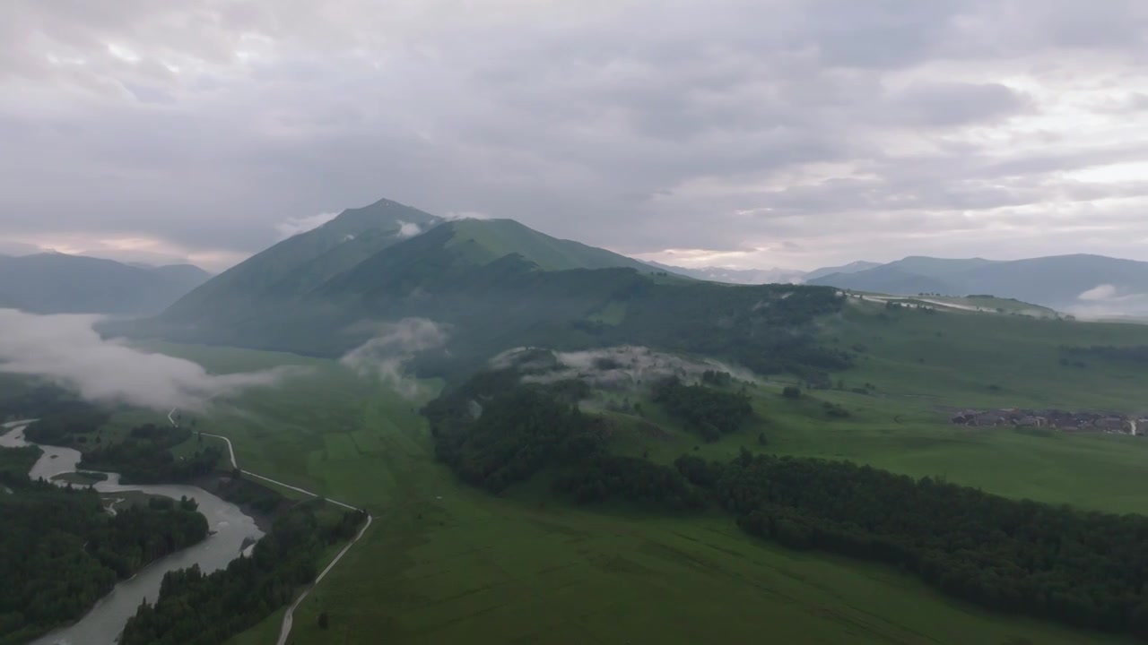 航拍夏天的新疆禾木村风景视频素材