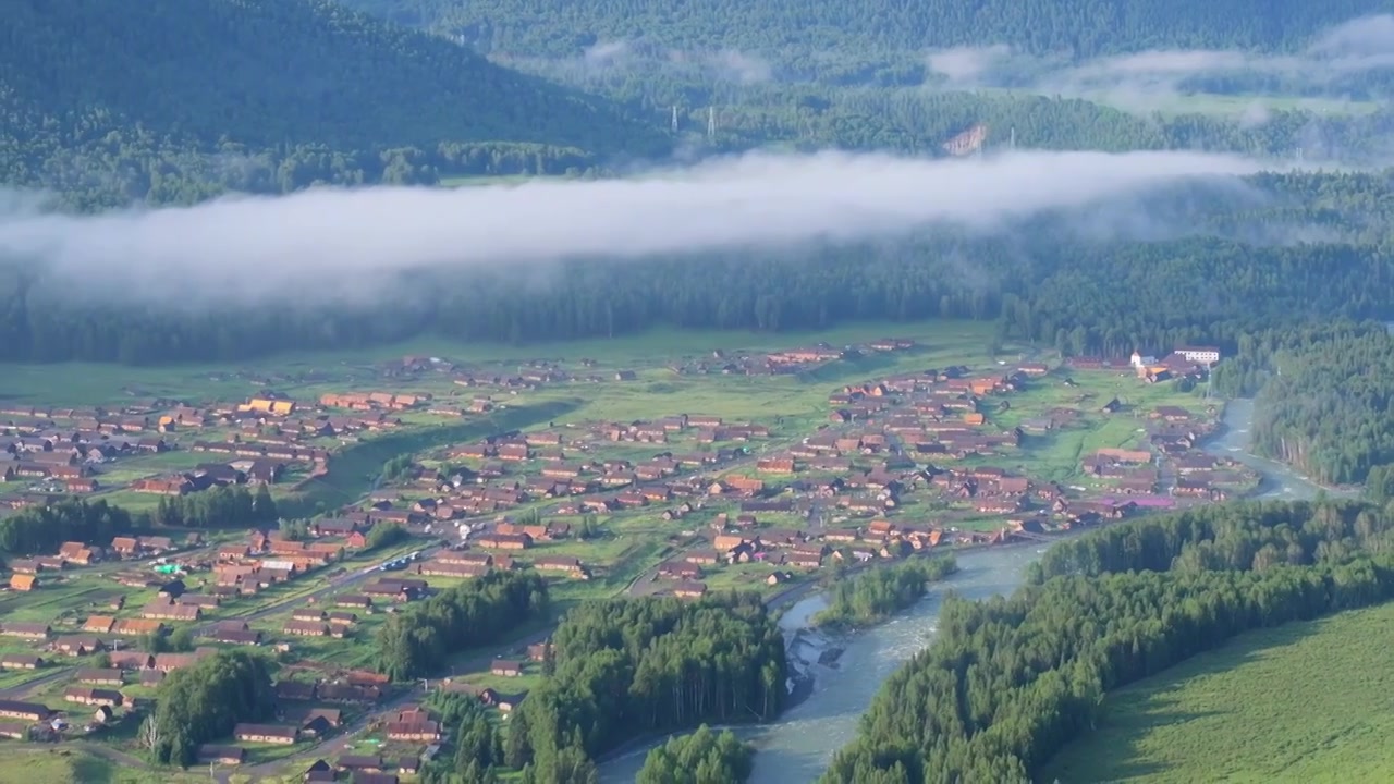 航拍夏季的新疆禾木村风景视频素材