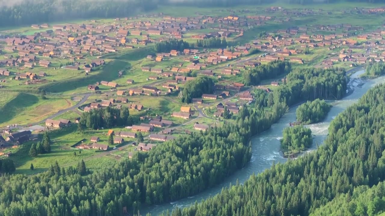 航拍夏季的新疆禾木村风景视频素材